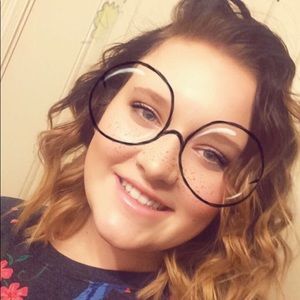 Meet your Posher, Averi